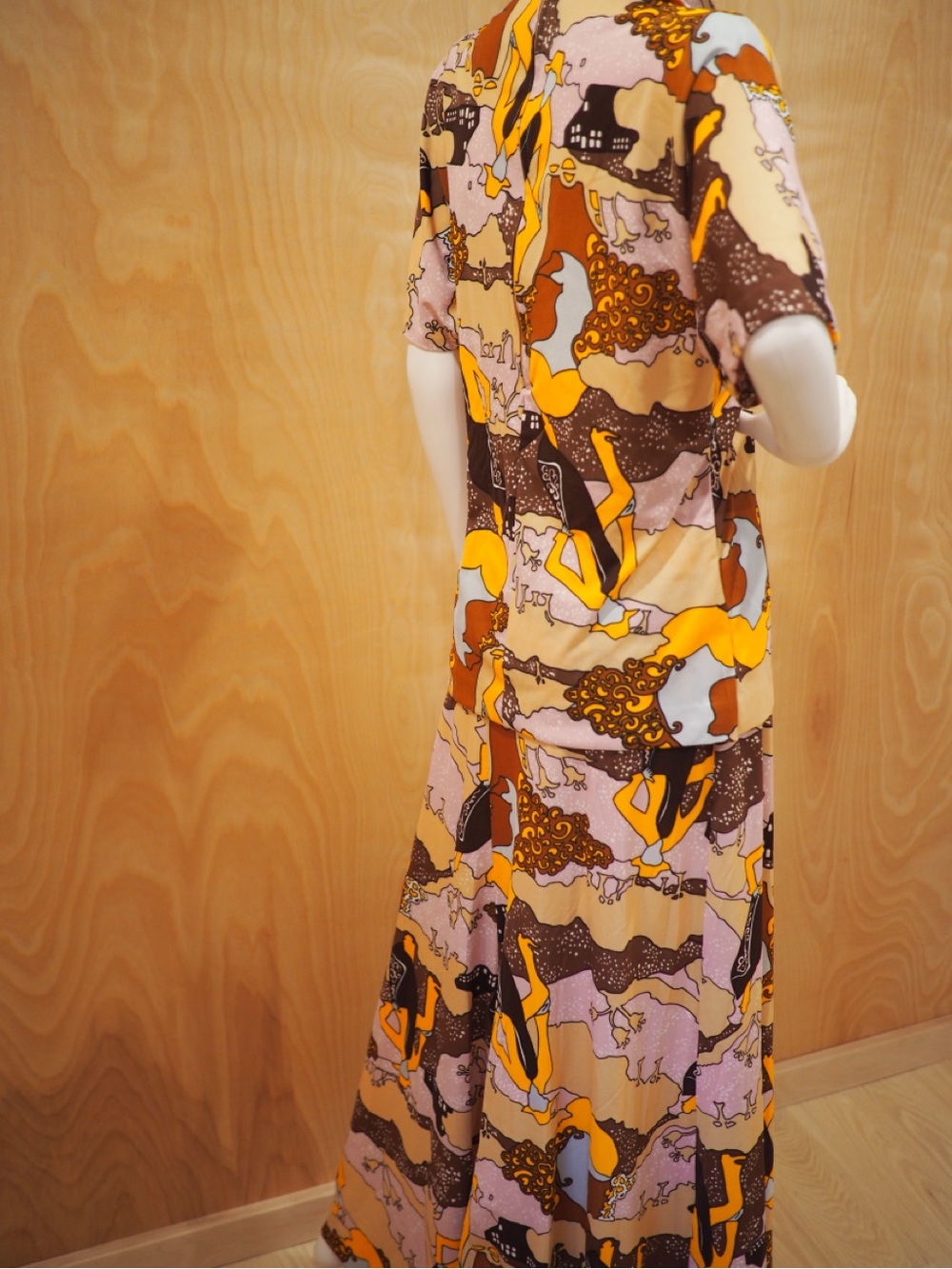 70’s Vintage  Abstract faces Print 2 piece in Yellow & Brown - Picture 5 of 5